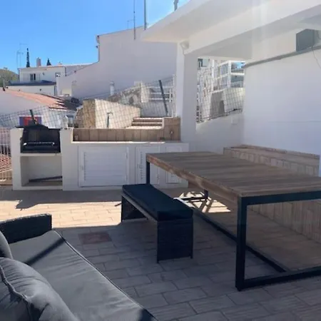 Sirocco Pool House בית נופש