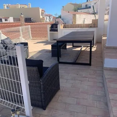 Sirocco Pool House בית נופש קארבואירו